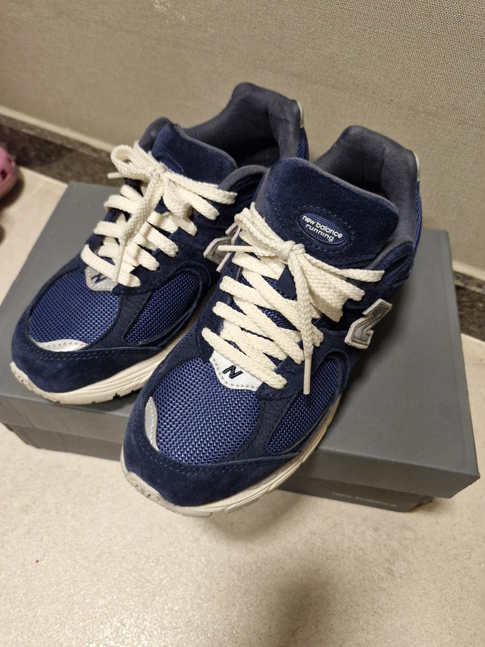 뉴발2002r 네이비 220사이즈