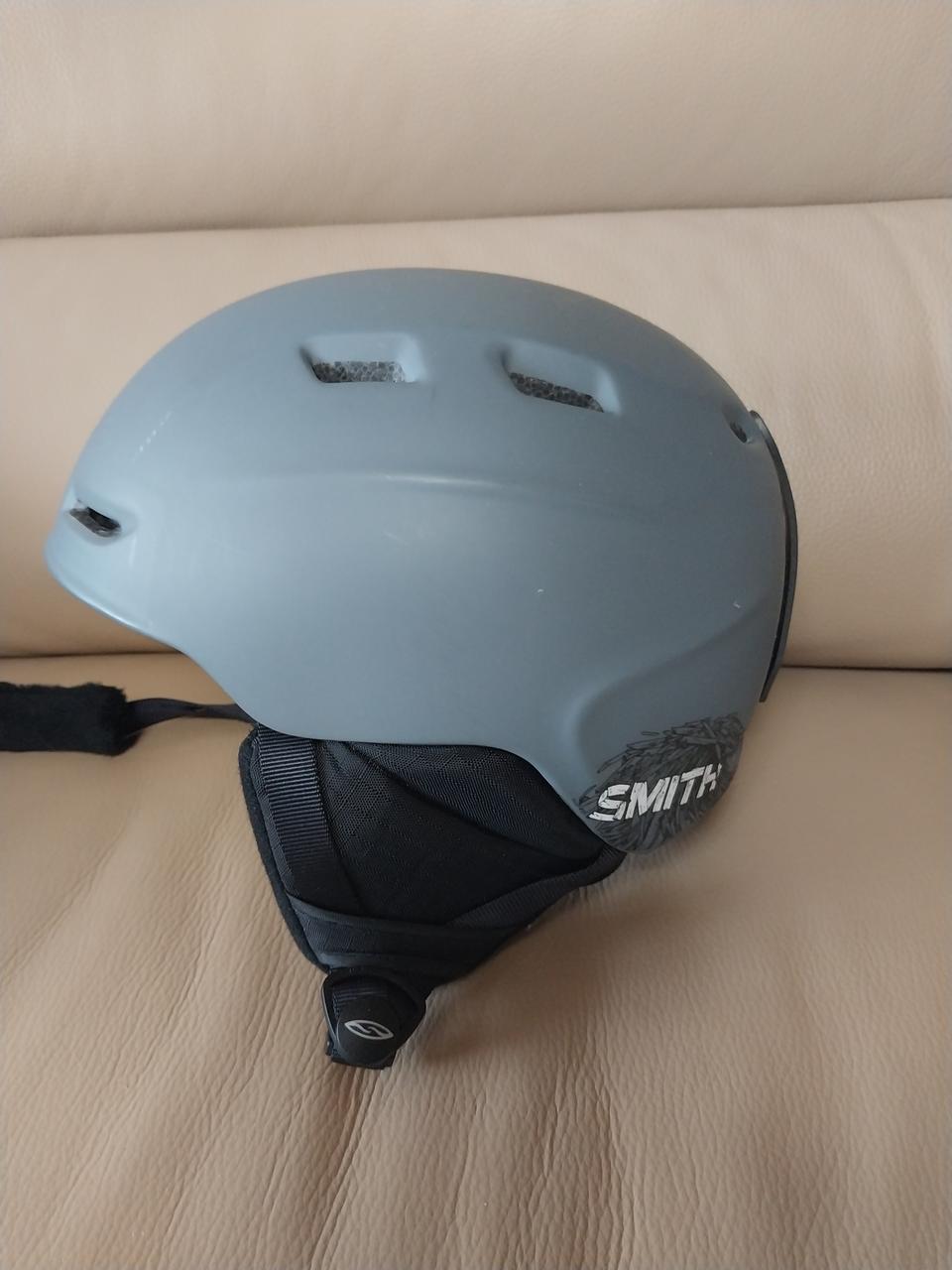 스미스 줌 스키 보드 헬멧입니다