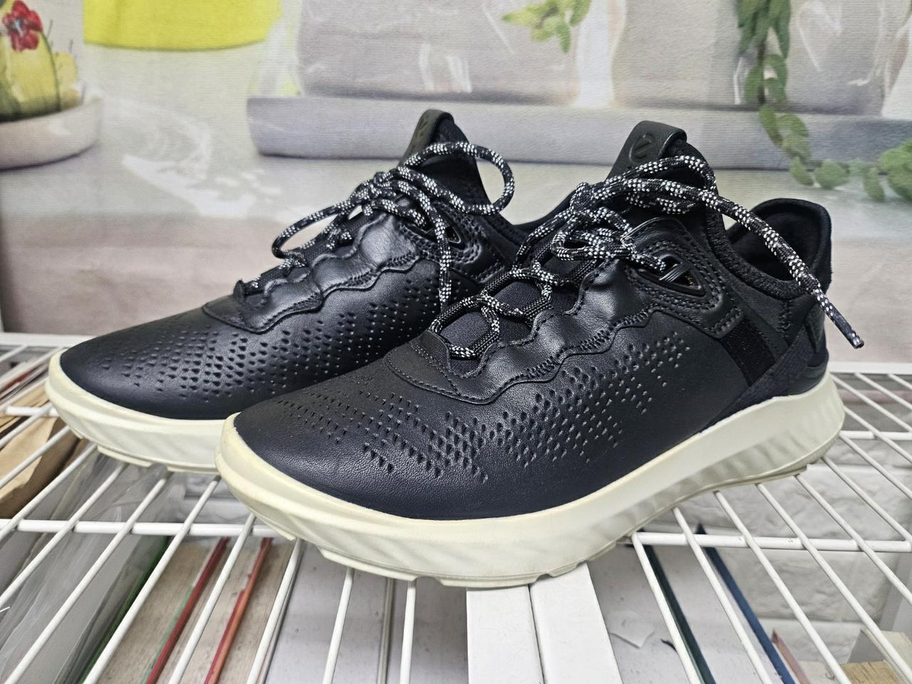 에코 여성 스니커즈 240 워킹화 ST.1 라이트 HC72