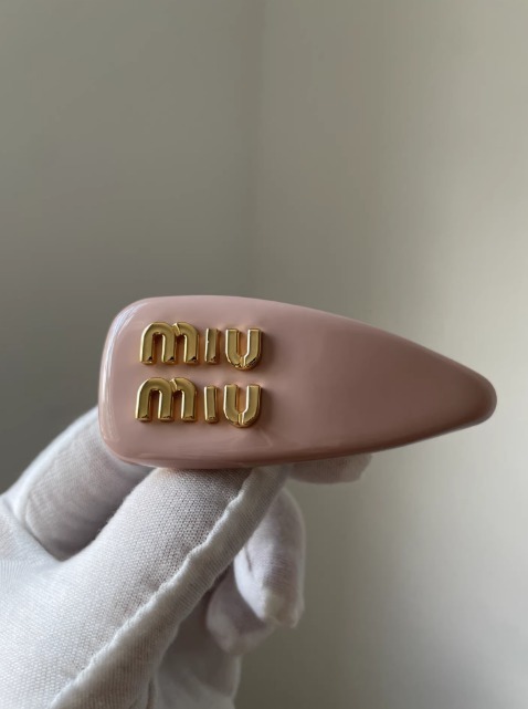 미우미우 헤어핀