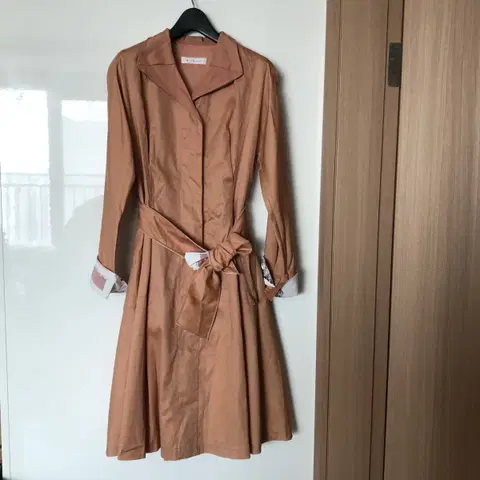 미샤 플레어 A라인 햅번 패턴 미디 바스락 셔츠원피스 결혼식 하객룩