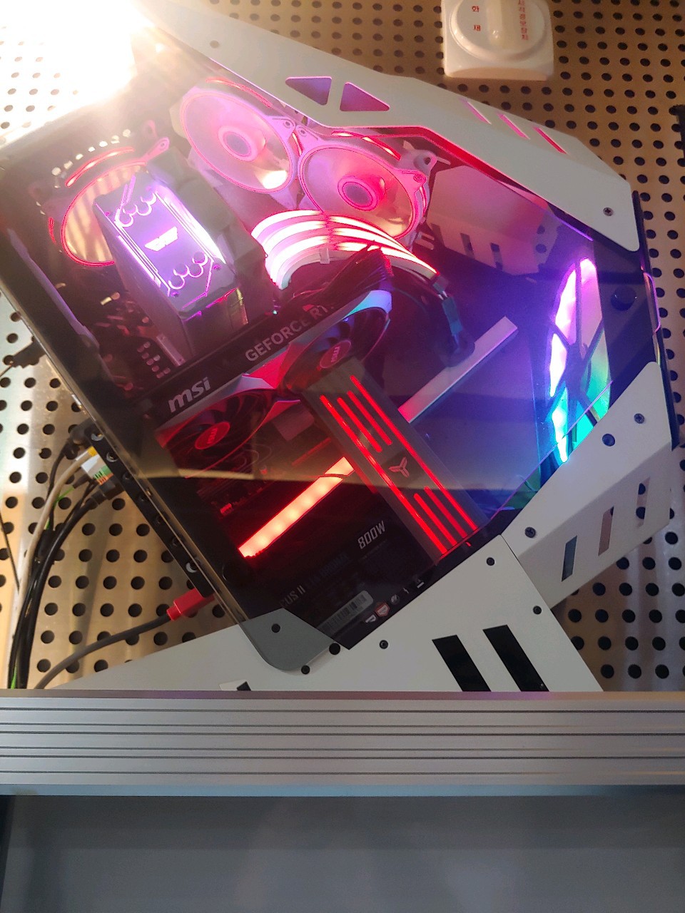 게이밍 컴퓨터 본체 팝니다.