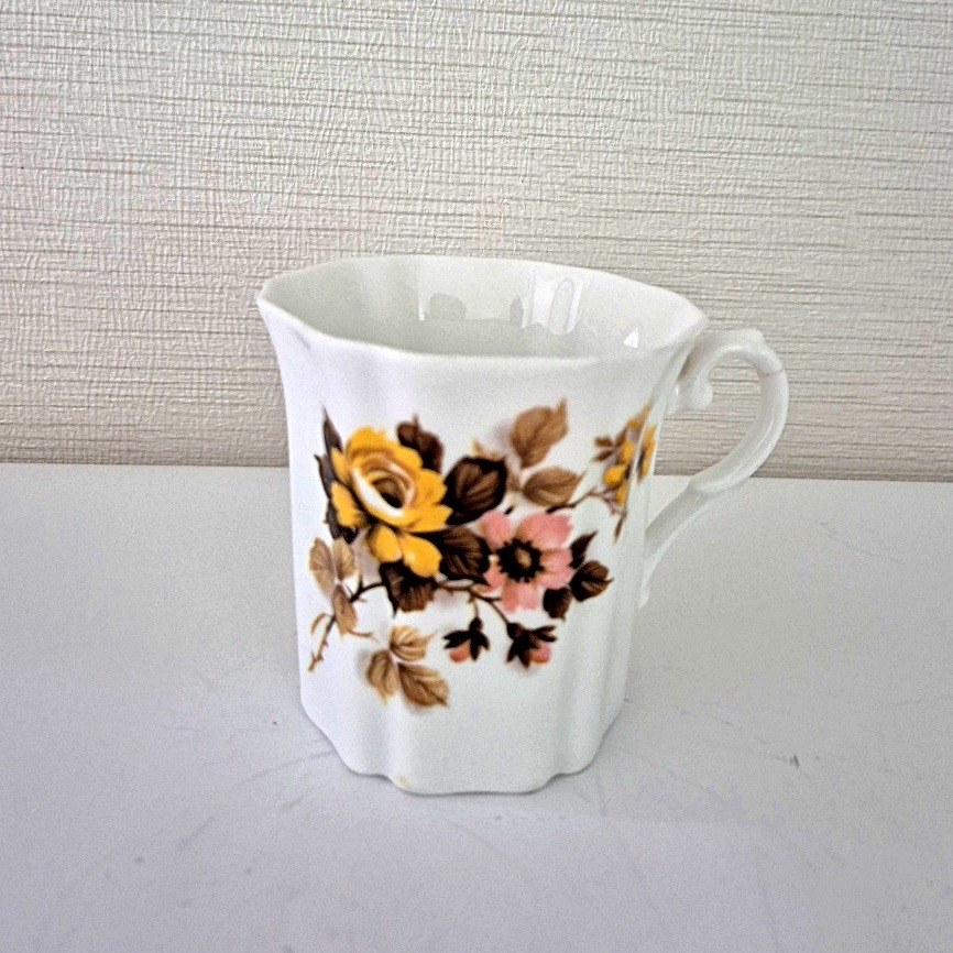 로얄 그래프톤 파인 본 차이나 플로랄 커피 머그잔