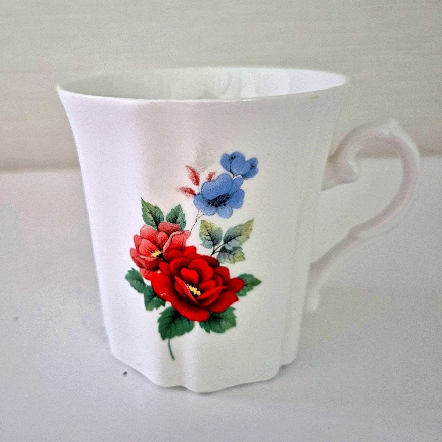 로얄 그래프톤 파인 본 차이나 플로랄 커피 머그잔