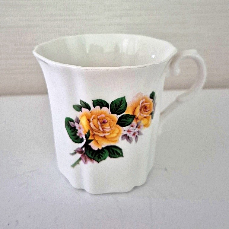 로얄 그래프톤 파인 본 차이나 플로랄 커피 머그잔