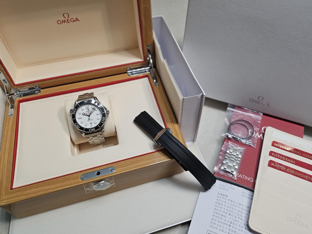 오메가 씨마스터 다이버 300 42mm 흰판 판매