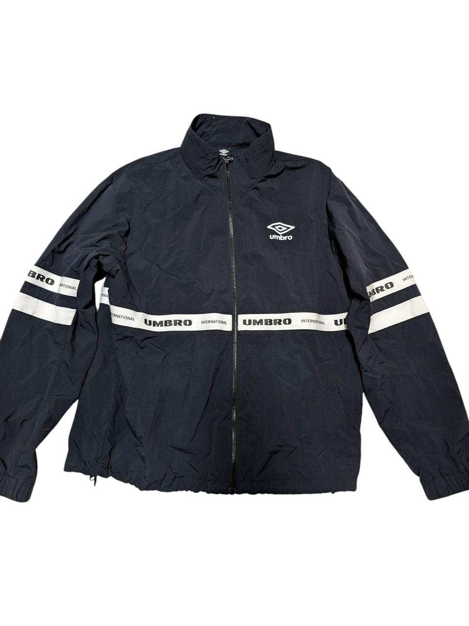 엄브로 인터네셔널 블랙 바람막이  100