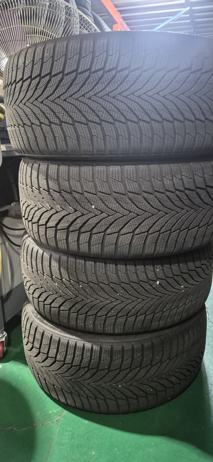  245 40 19 스노우 중고타이어 판매합니다