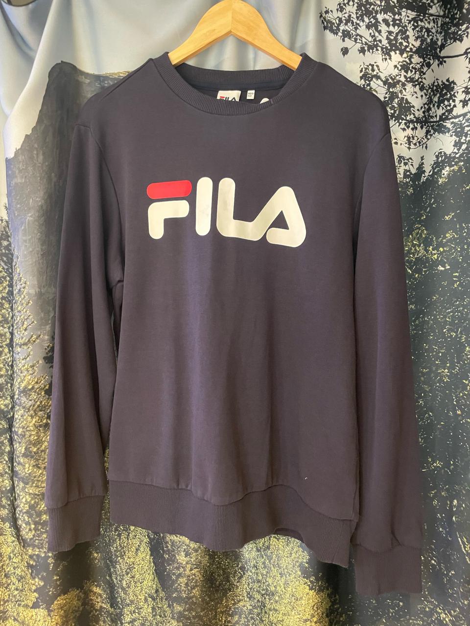 휠라 리니어 로고 스웨트셔츠 공용