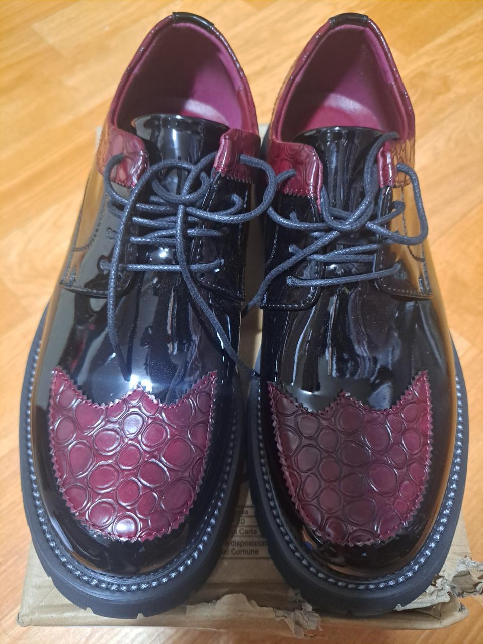 EUR42/270)유광 더비 슈즈 블랙/와인