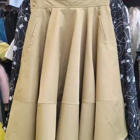 베이지 360도 스커트