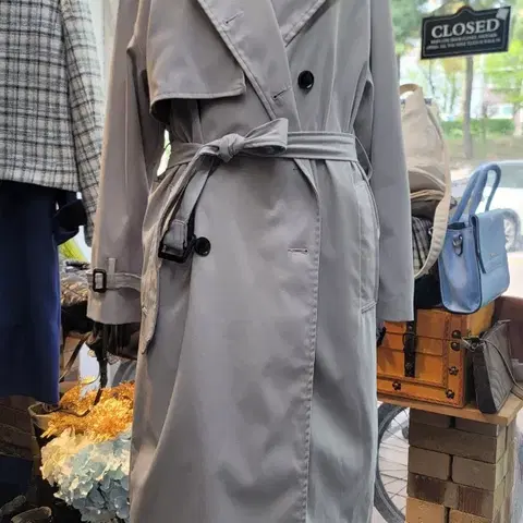 그레이 트렌치코트 66~77