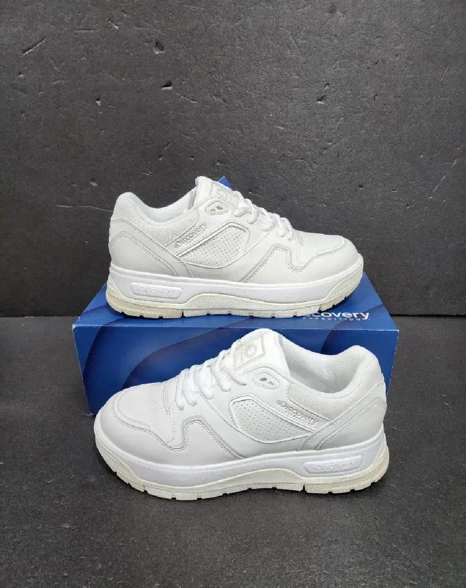 (새상품) 270 디스커버리 운동화 (정가는 139천원)