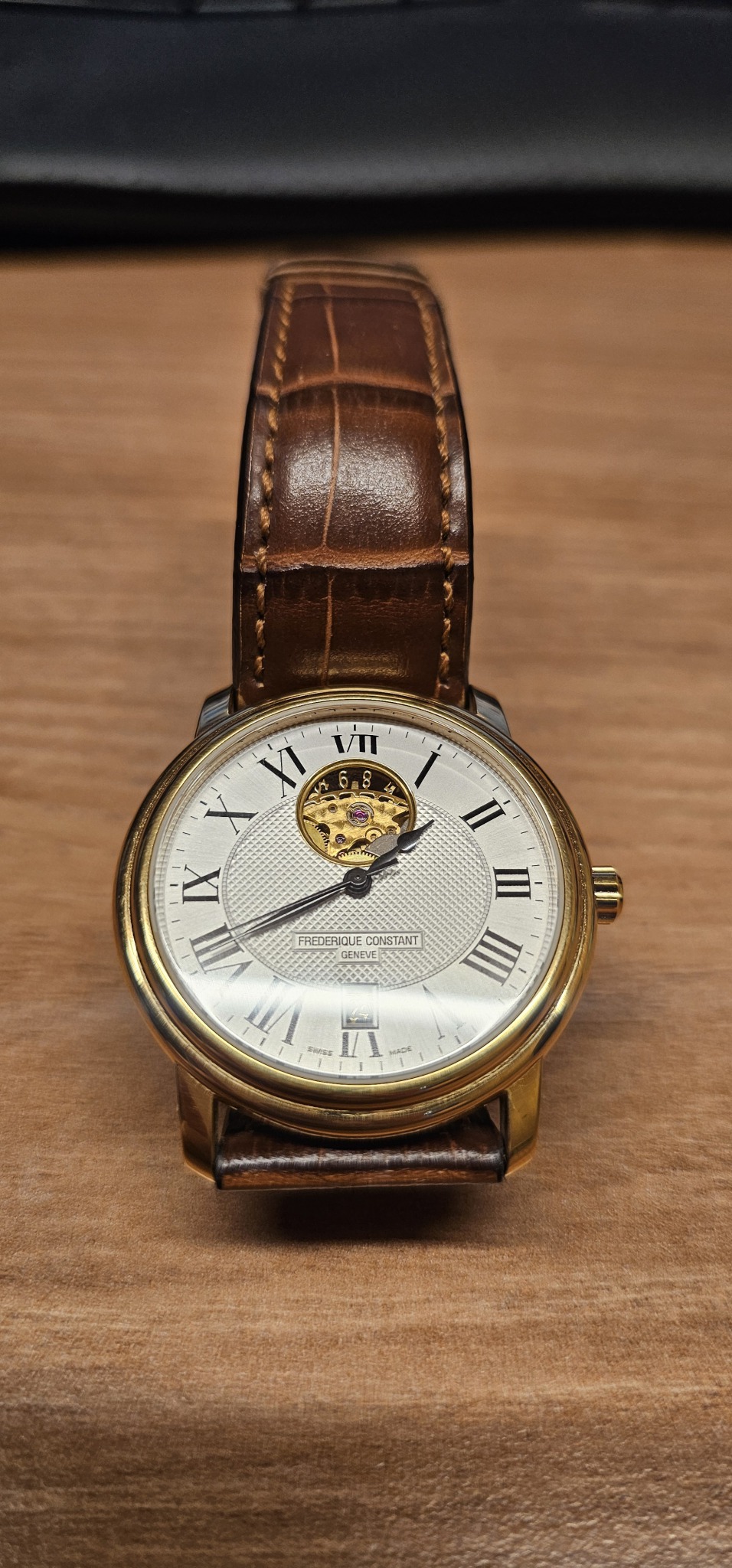 프레드릭 콘스탄트 하트비트 데이트 금장