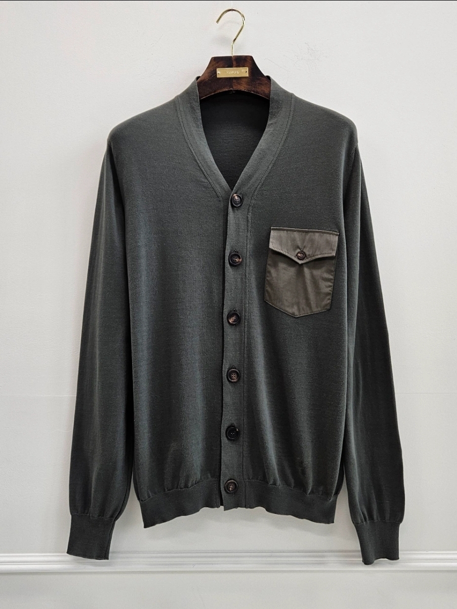 브루넬로 쿠치넬리 포켓 브이넥