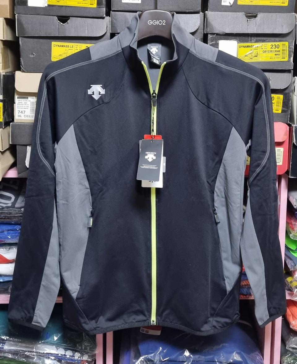 데상트 새제품 남성 트레이닝 자켓 95사이즈