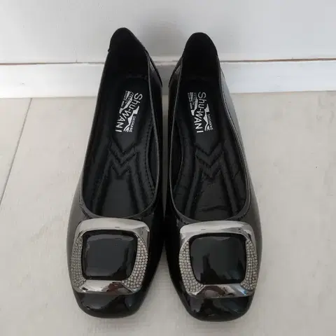 슈즈와니 애너멜 검정 구두 230사이즈 1회착용