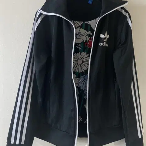 아디다스 유로파 플라워 트랙탑 85