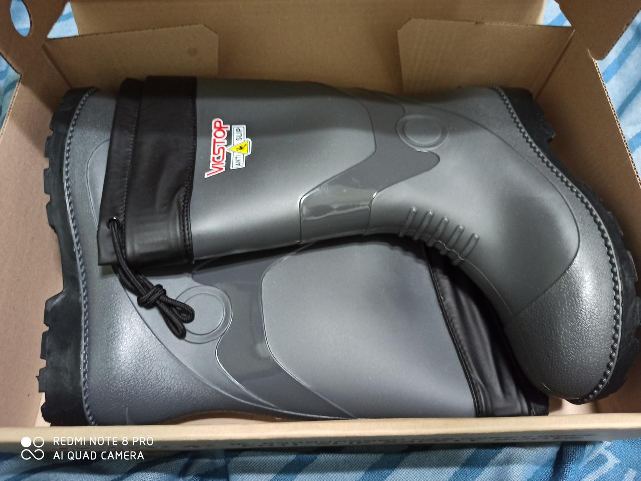 새 우의+새 안전장화, 합 2만5천원에 판매(합 원가 6만원)