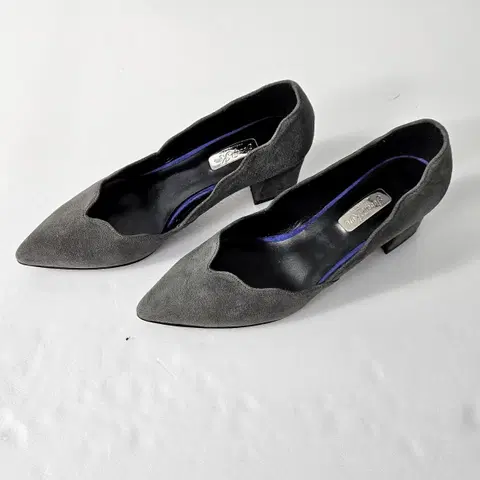 지니킴 웨이브 스웨이드 펌프스