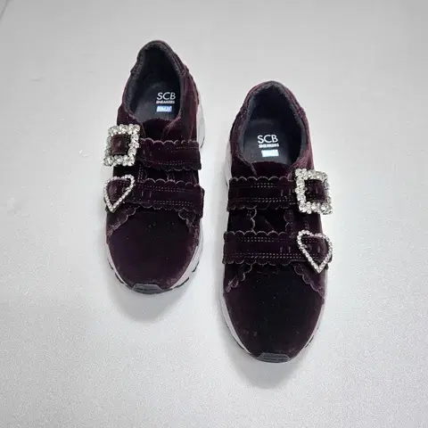 슈콤마보니 티아라 벨벳 스니커즈