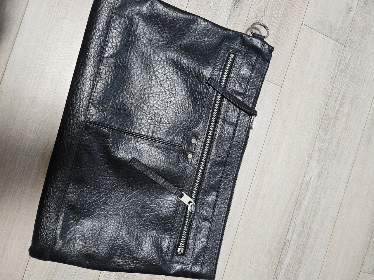 발렌시아가 클러치백