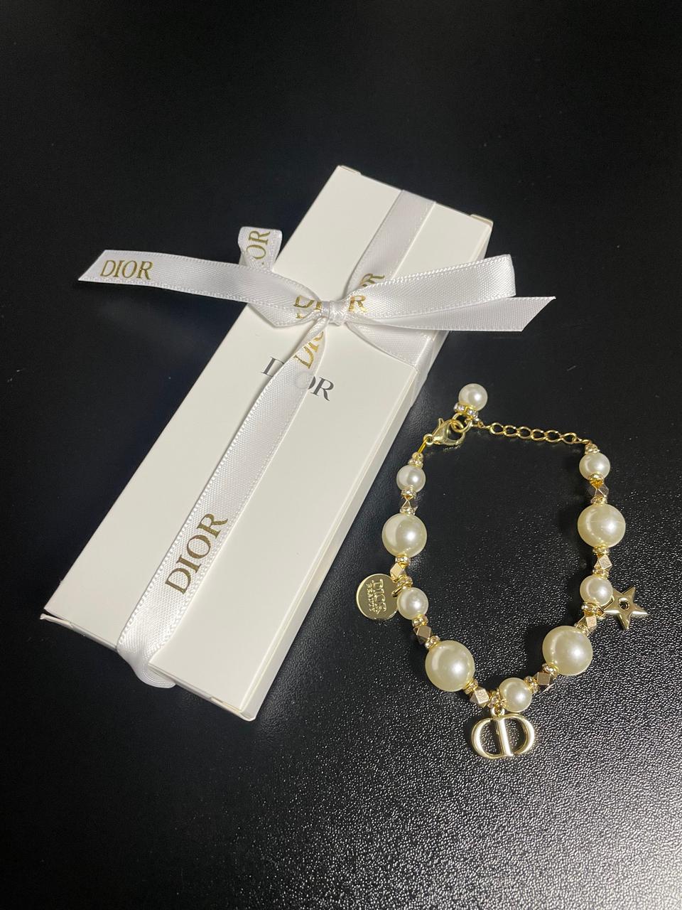 디올 뷰티 진주참 브레이슬릿 팔찌