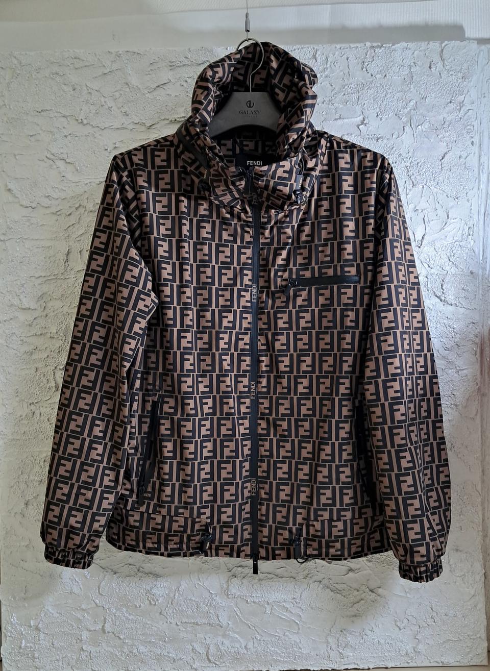 (1회촬영) FENDI펜디 경량 반후드바람막이 남성집업