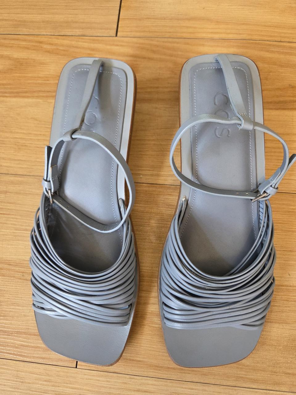 코스 cos 샌들 (2종)225-235