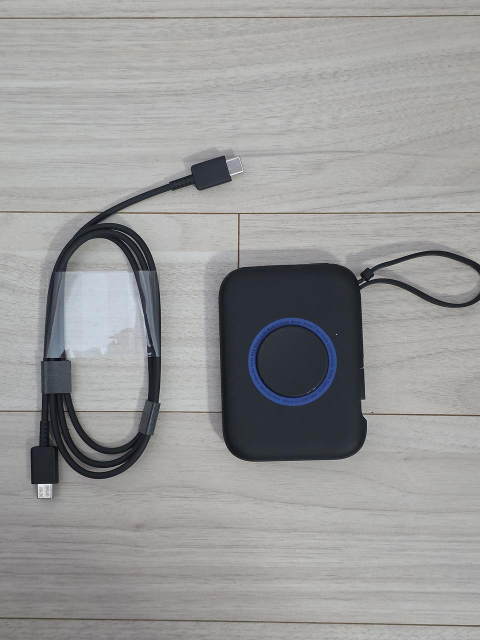 에플워치 및 갤럭시워치 & 스마트폰까지 다기능 고속 보조베터리