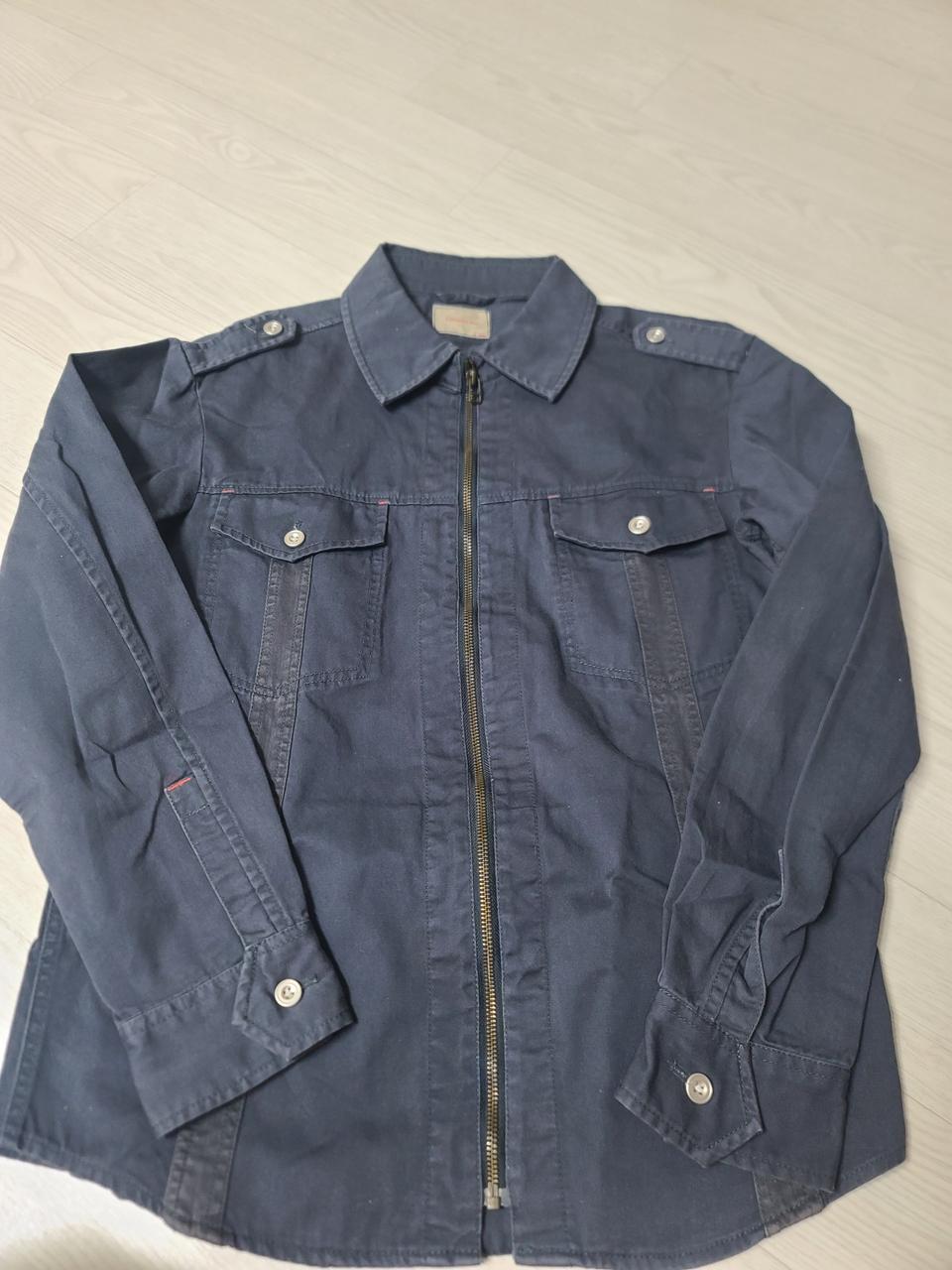 유니버시티 로우 상태a 자켓 팝니다.어깨 49가슴52  총장71