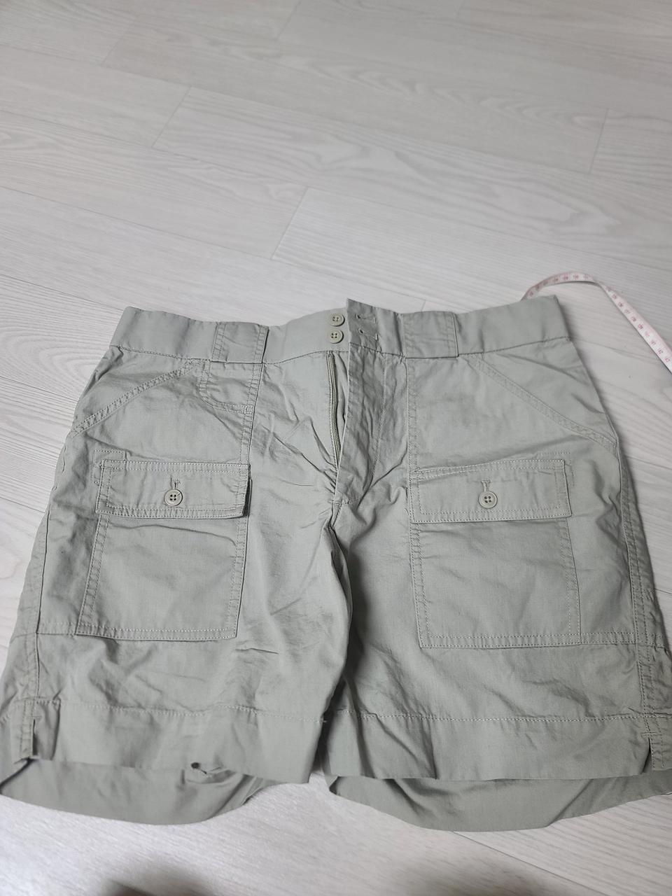 유니클로xMB 콜라보 하프팬츠 L싸이즈팝니다.허리44 허벅지30 총장4