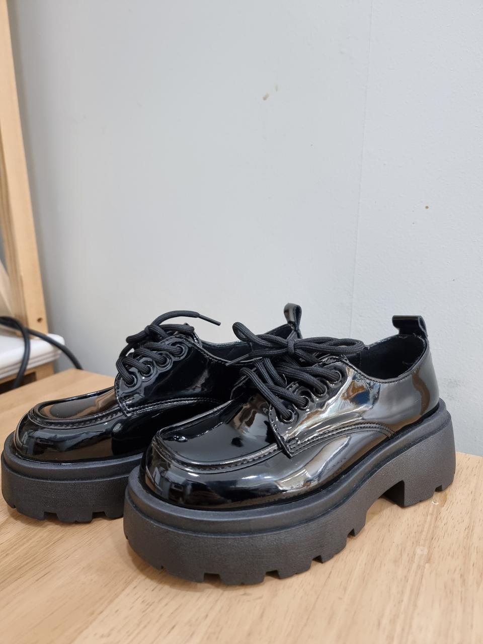 새상품.여성 키높이로퍼230