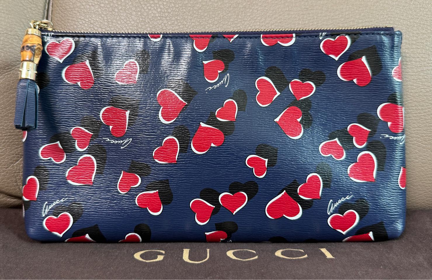구찌 하트로고 발렌타인 에디션 뱀부 클러치 파우치