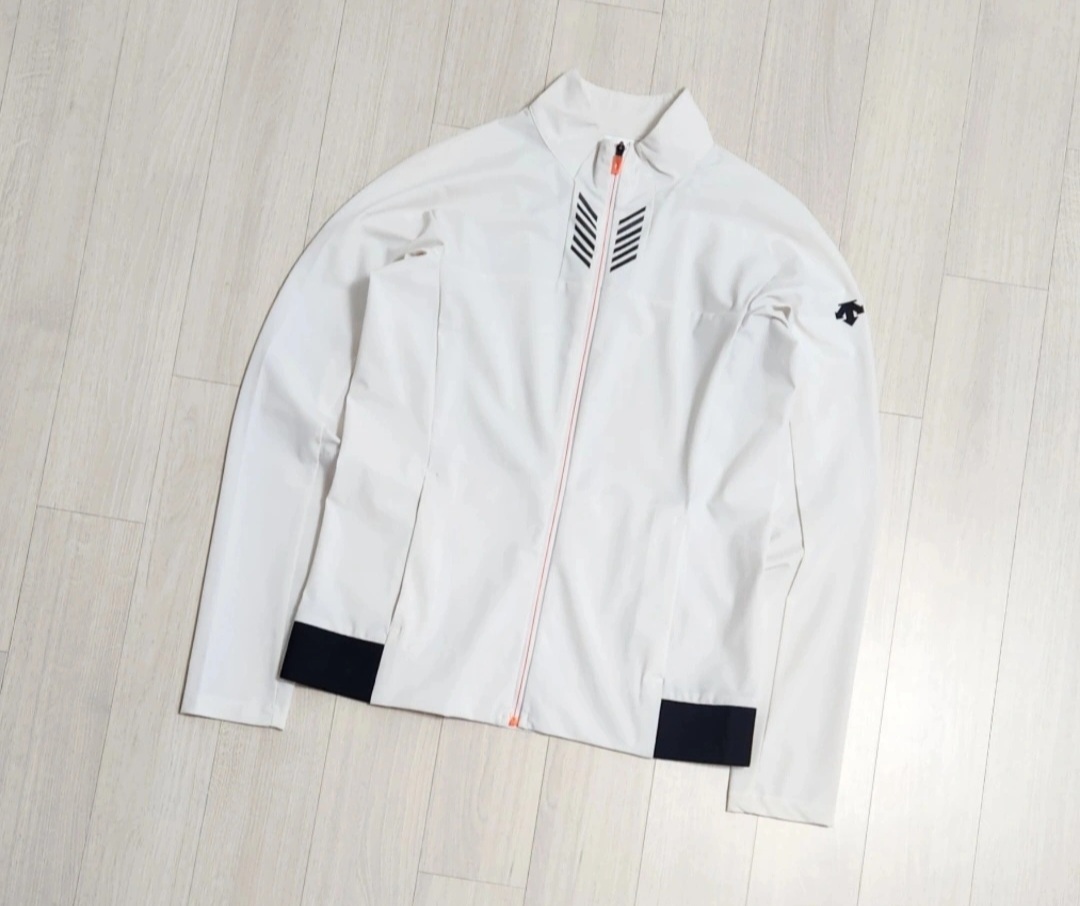 데상트 트레이닝 져지