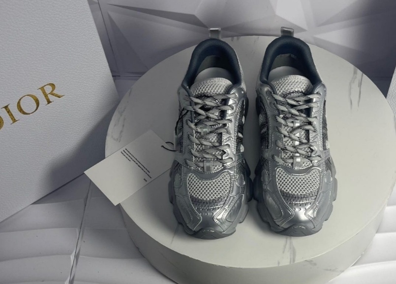 크로노 스니커즈