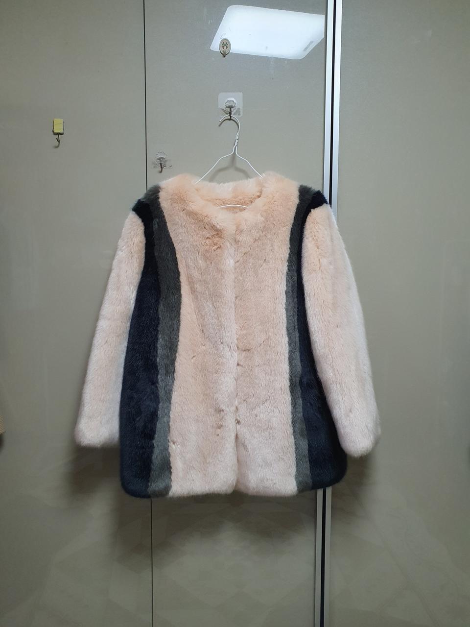 2nd floor 세컨플로어 칼라배색 페이크퍼 코트(66)  17