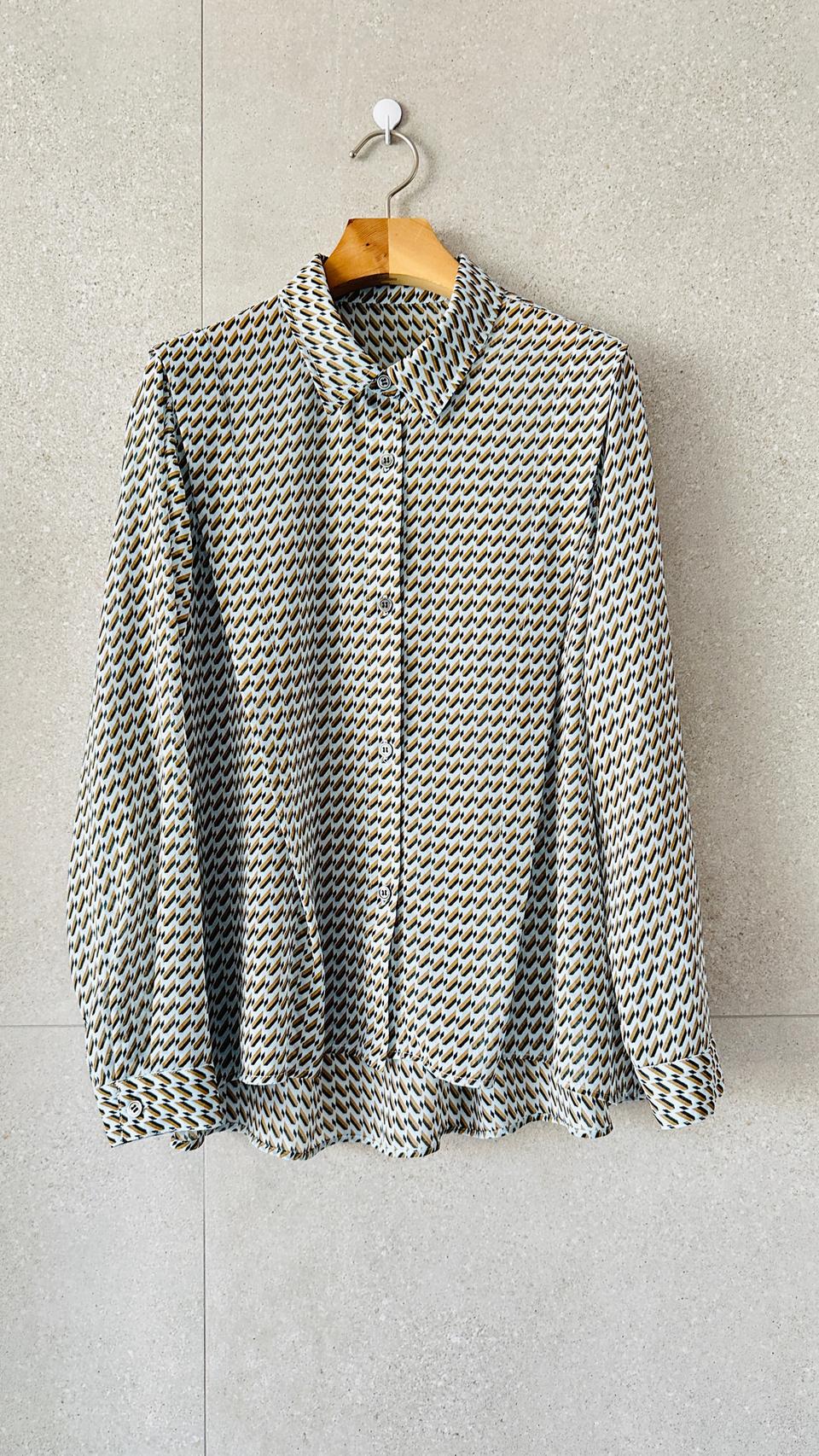 기하학 무늬 블라우스 사선 디자인 얇은 소재