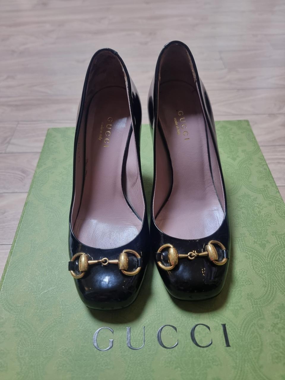 정품)구찌 홀스빗 블랙 에나멜 하이힐 구두 225