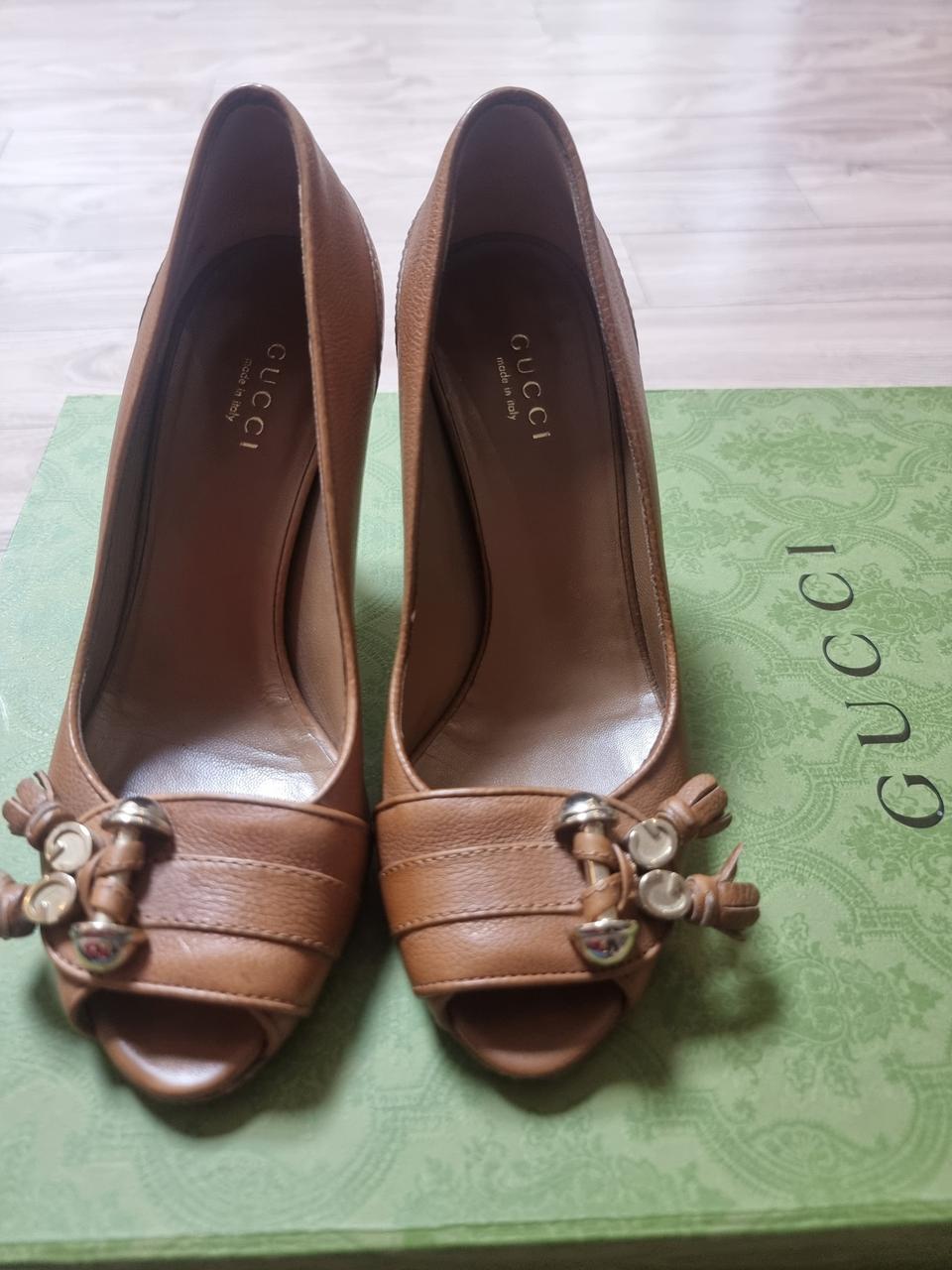 정품)여성 구찌 가죽 테슬  하이힐 구두 225