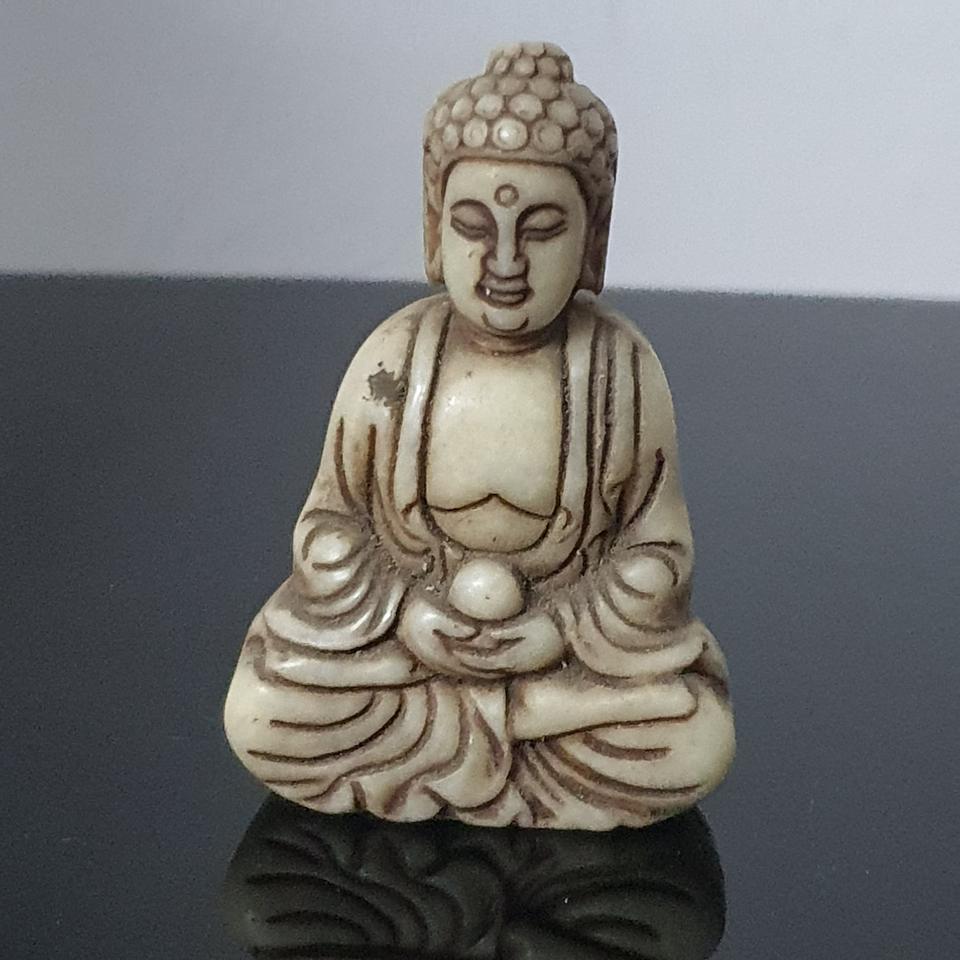 오래된 옥불상 부처님 석가모니