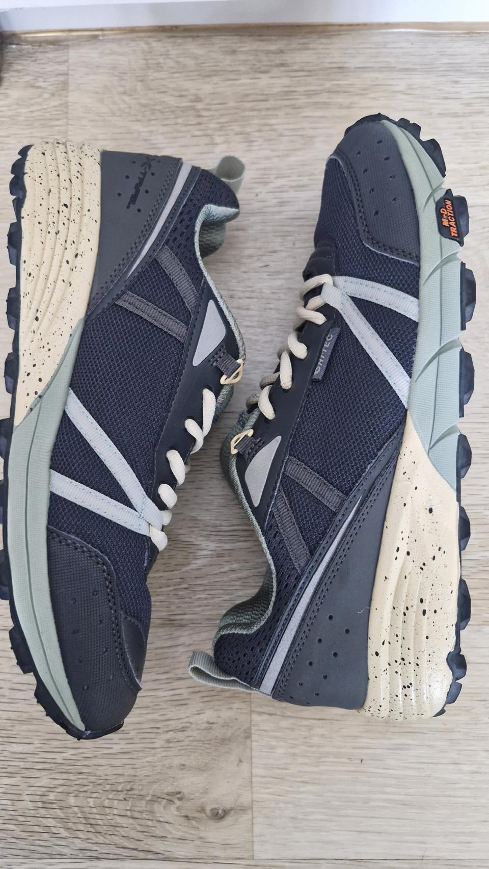 하이텍 트레킹화 245