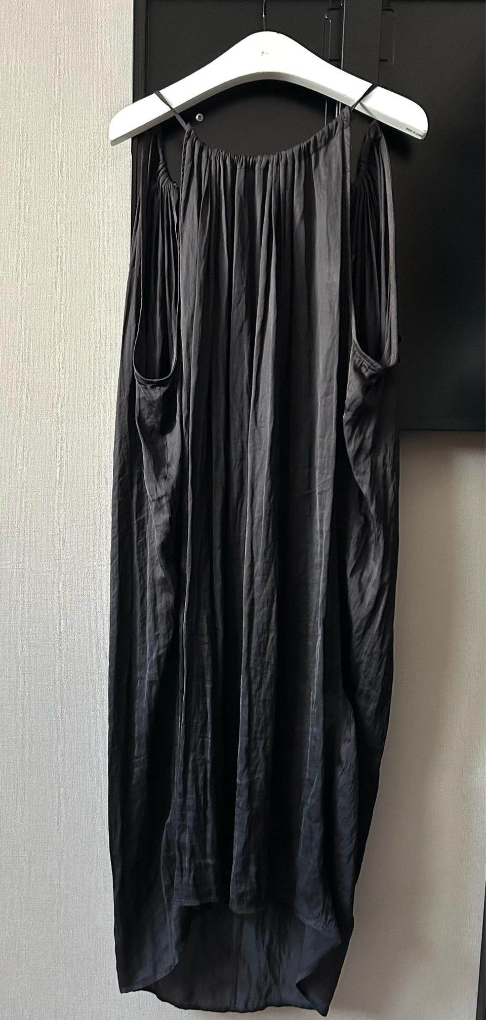 자라 블랙 새틴 원피스