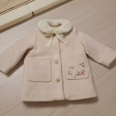 슈슈앤크라 코트 자켓 85사이즈