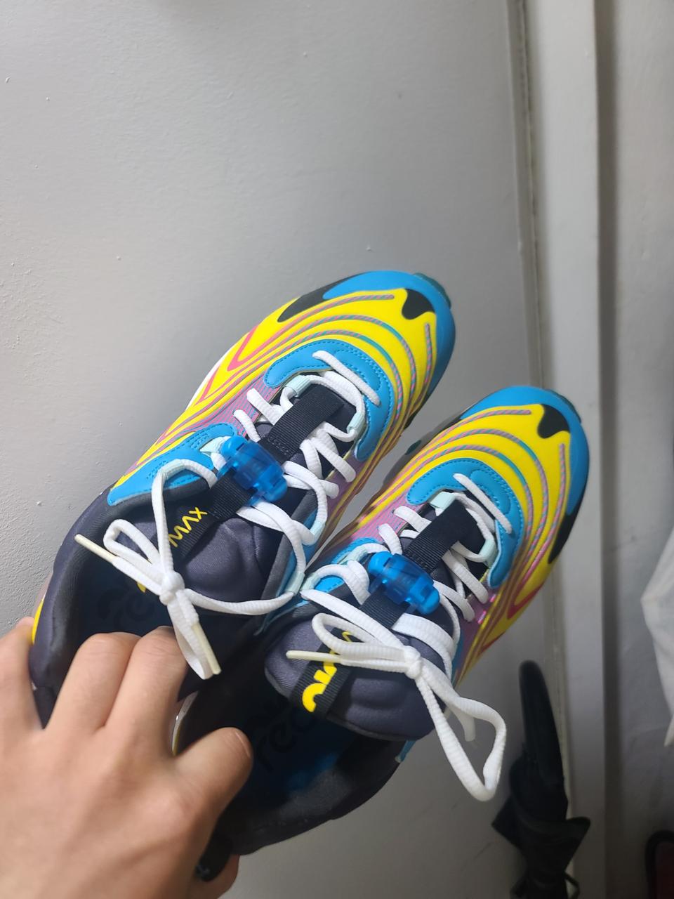 나이키 리액트eng 상태a 270 팝니다.