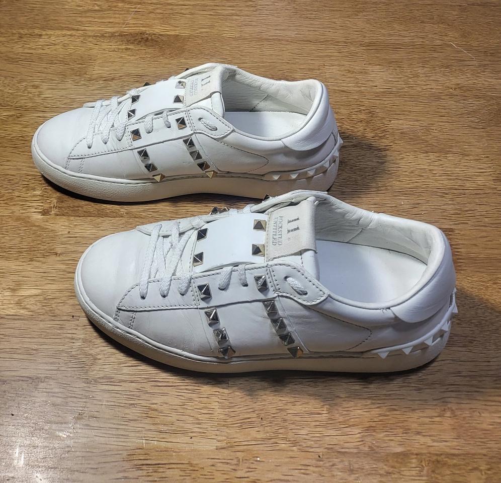 빌렌티노 정품 락스터드 스니커즈 235