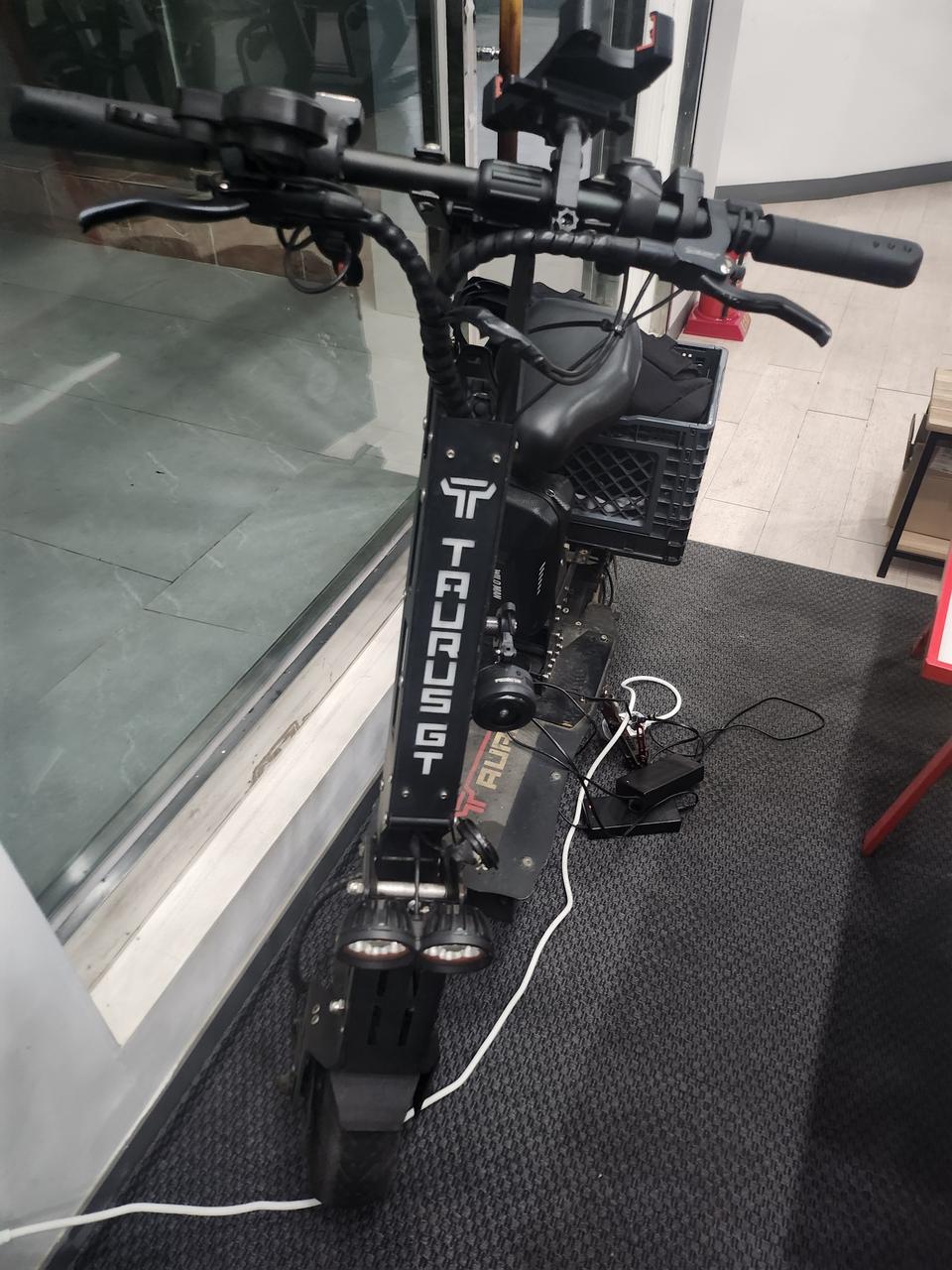 기함급 전동킥보드 팝니다