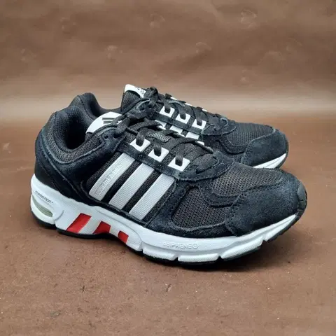 아디다스 이큅먼트10 운동화 225,