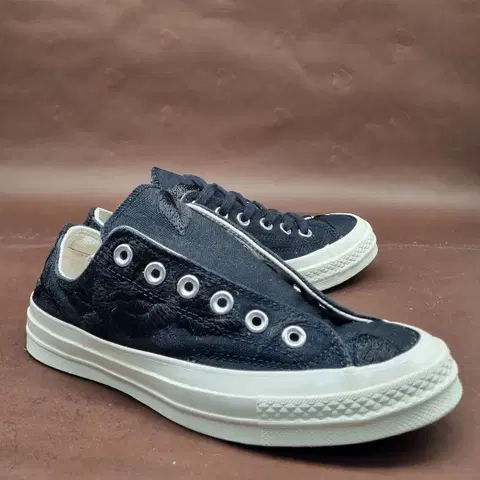 컨버스 척70 자수 스니커즈 240,