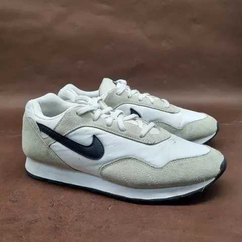 나이키 아웃부스터 운동화 245,